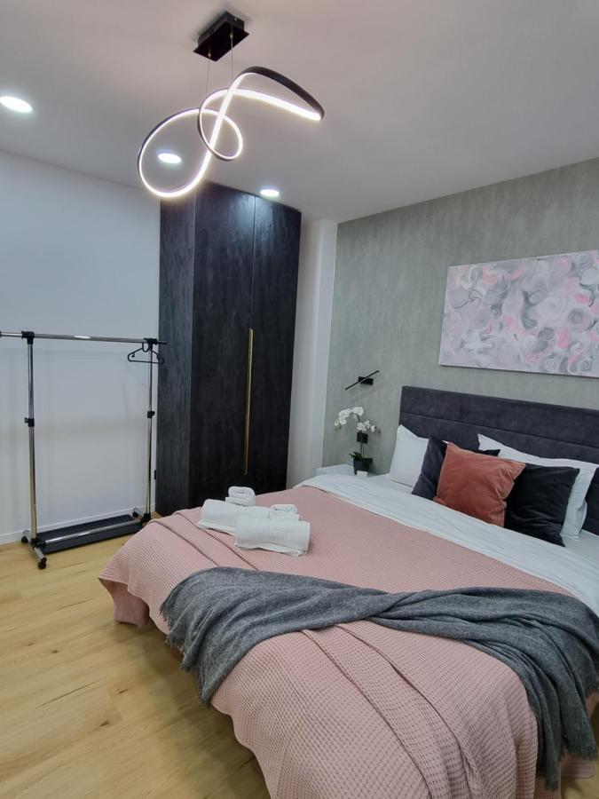 Casa Chiper - Apartament Etaj 1 Brasov Bagian luar foto