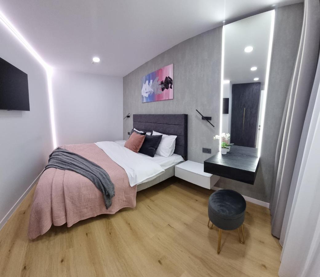 Casa Chiper - Apartament Etaj 1 Brasov Bagian luar foto