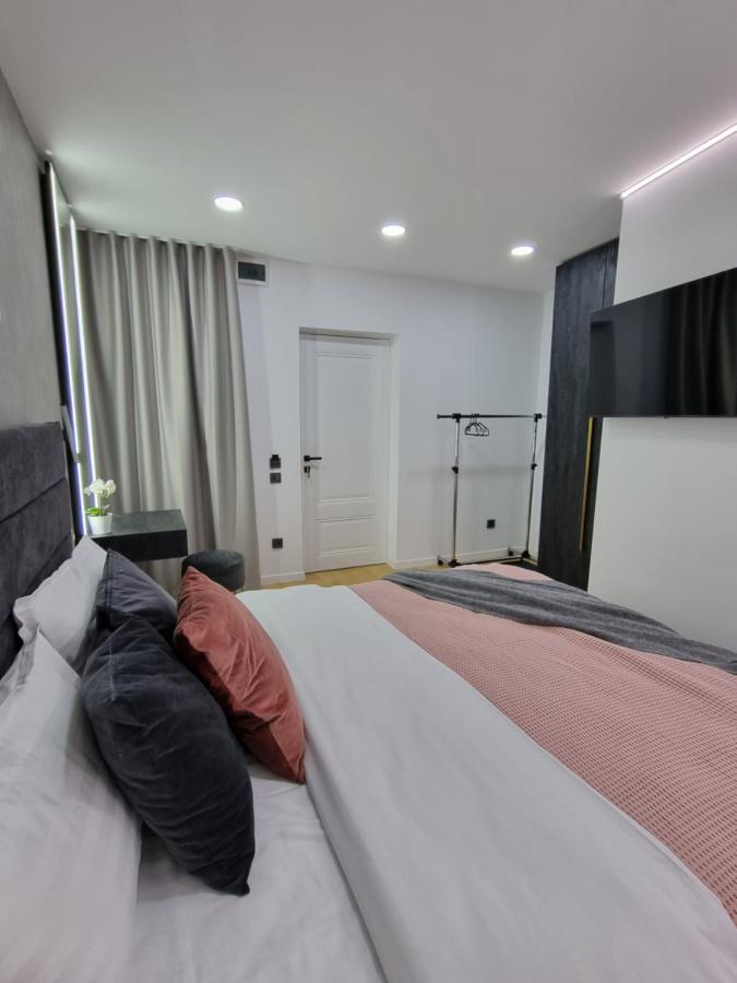 Casa Chiper - Apartament Etaj 1 Brasov Bagian luar foto