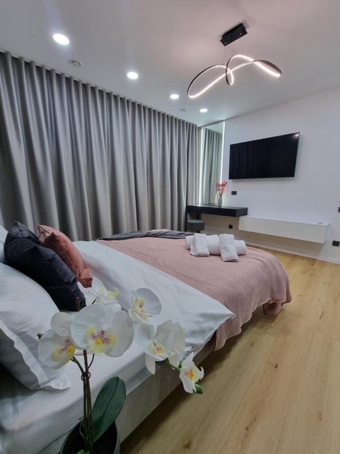 Casa Chiper - Apartament Etaj 1 Brasov Bagian luar foto