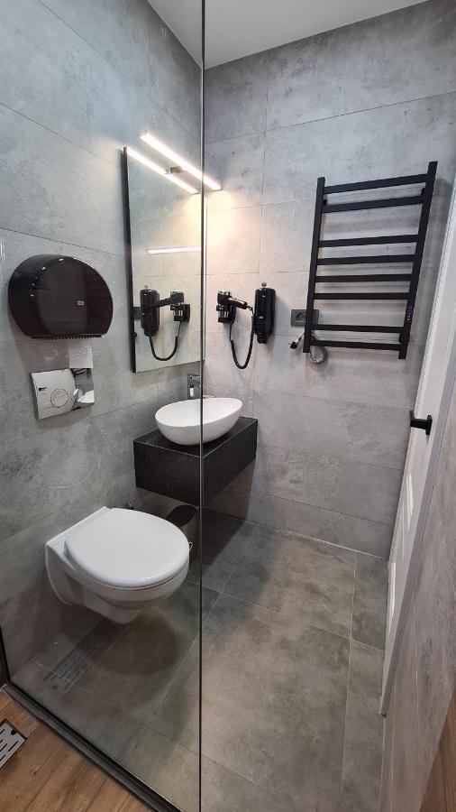 Casa Chiper - Apartament Etaj 1 Brasov Bagian luar foto
